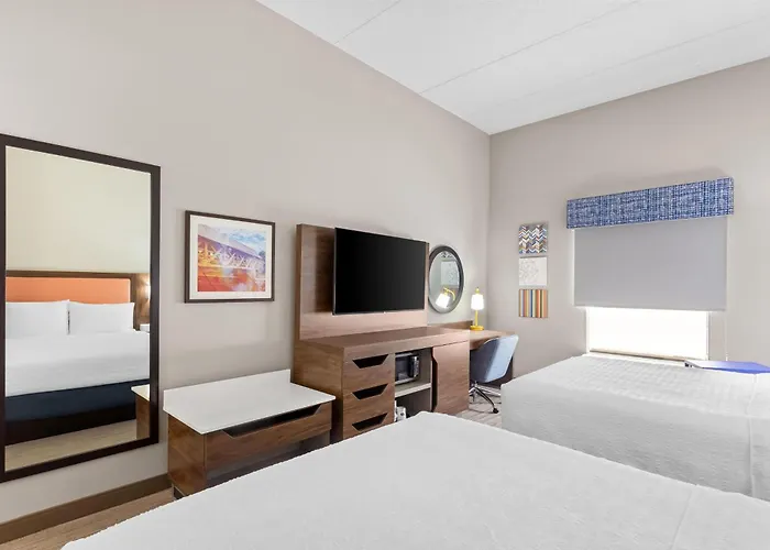 Hampton & Hotel