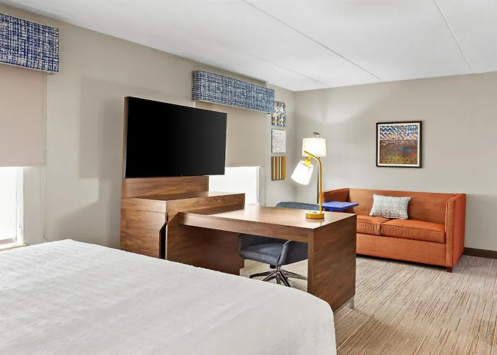 Hampton & Hotel