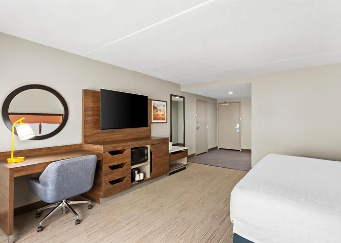 Hampton & Hotel 3*