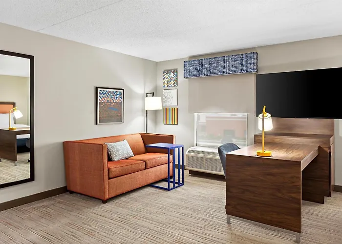 Hampton & Hotel