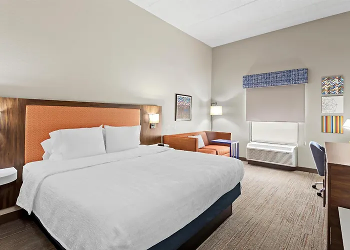 Hampton & Hotel Bolingbrook