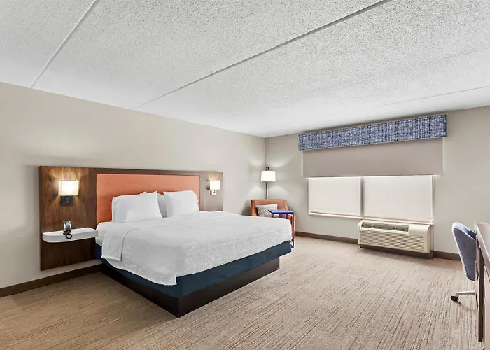 Hampton & Hotel 3*