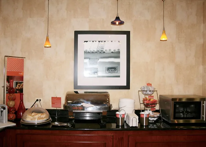 Hampton & Hotel 3*